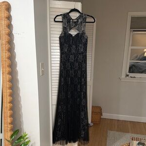 Elegant Black Lace Evening Gown